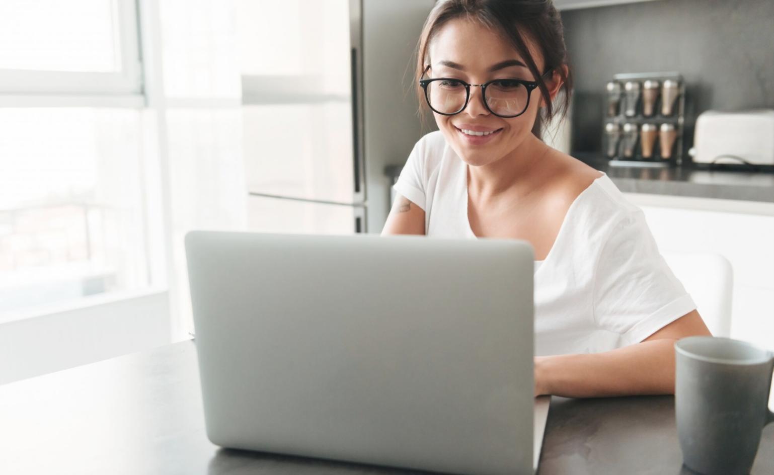 Professionelle Beauty-Behandlung im Ausbildungsstudio