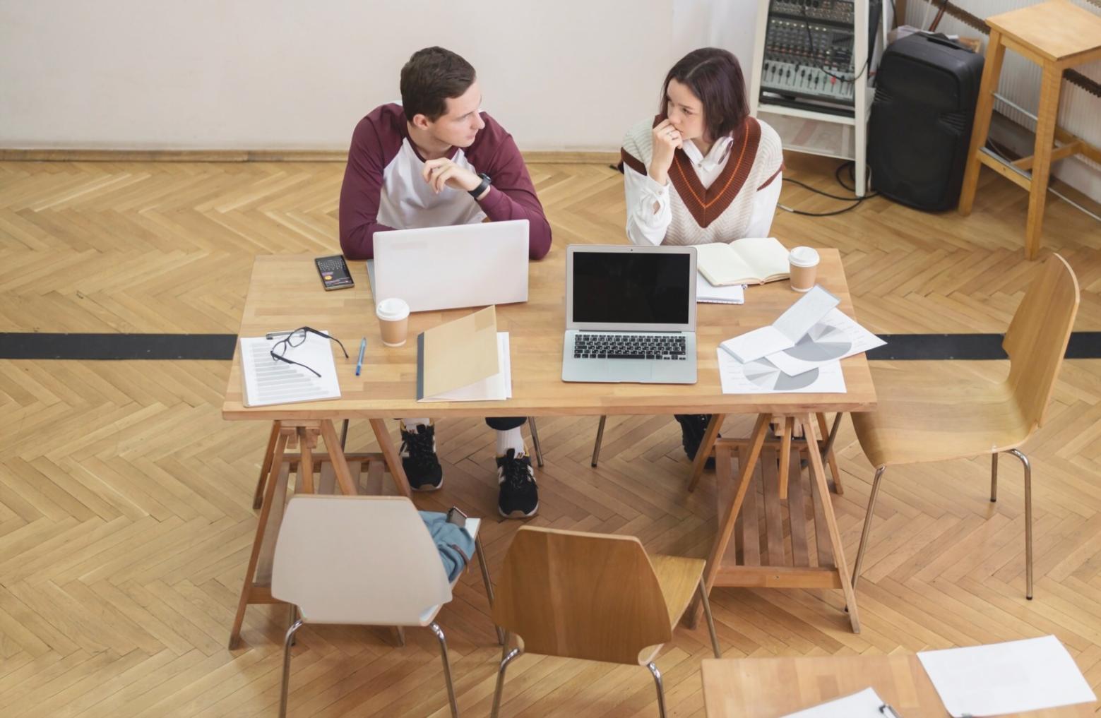 Professionelle Beauty-Ausbildung in modernen Räumlichkeiten